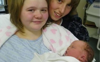 The 14-year-olds who stunned Britain — a South Wales school romance that shifted overnight into national headlines as April Webster and Nathan Fishbourne became the country’s youngest parents at just fourteen, navigating shock, scrutiny, and the life-altering reality of welcoming baby Jamie while still children themselves